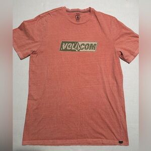 volcom sk8 modern fit, spelled out, salmon colored t-shirt, men's medium #1422